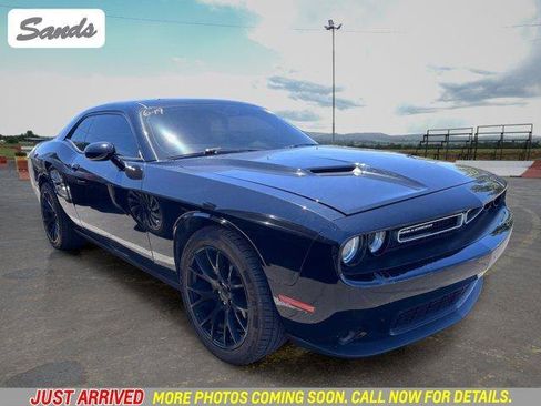 Used 2019 Dodge Challenger SXT RWD image 1