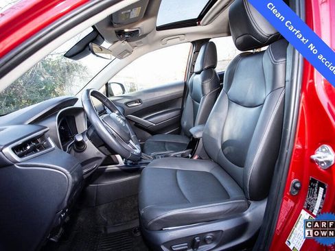 Used 2022 Toyota Corolla Cross XLE image 19