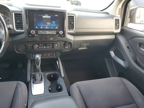 Used 2022 Nissan Frontier SV image 16