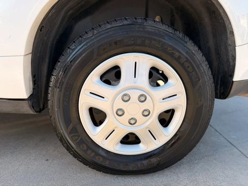 Used 2006 Saturn Vue 2WD w/ Leather Appointments Pkg image 16