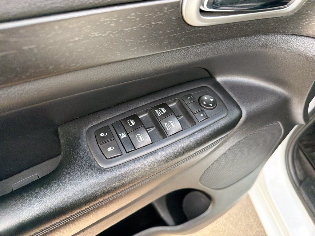 Used 2017 Jeep Grand Cherokee Altitude AWD/4WD image 17