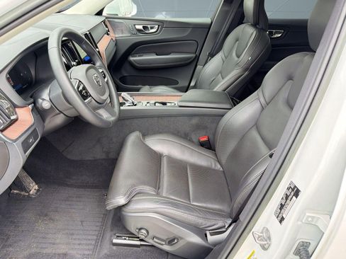 Certified 2023 Volvo XC60 B5 Ultimate w/ Climate Package image 5