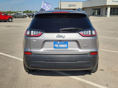 Used 2019 Jeep Cherokee Latitude w/ Popular Appearance Group FWD image 4