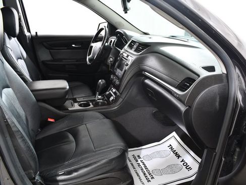 Used 2017 Chevrolet Traverse LT w/ Style and Technology Package FWD image 10