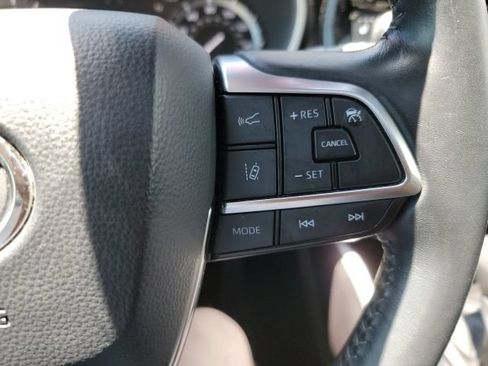 Used 2021 Toyota Highlander XSE AWD/4WD image 18