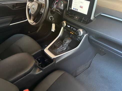 Used 2025 Toyota RAV4 LE AWD/4WD image 16