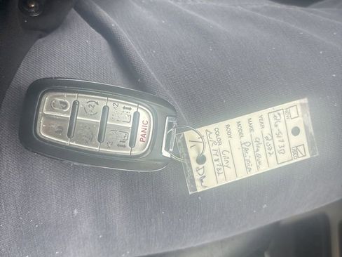 Used 2022 Chrysler Pacifica Touring-L image 25