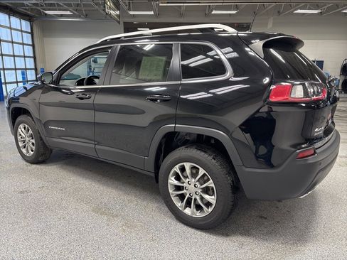 Used 2019 Jeep Cherokee Latitude Plus w/ Cold Weather Group image 5