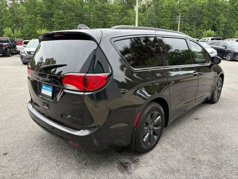 Used 2019 Chrysler Pacifica Limited w/ S Appearance Package FWD image 5