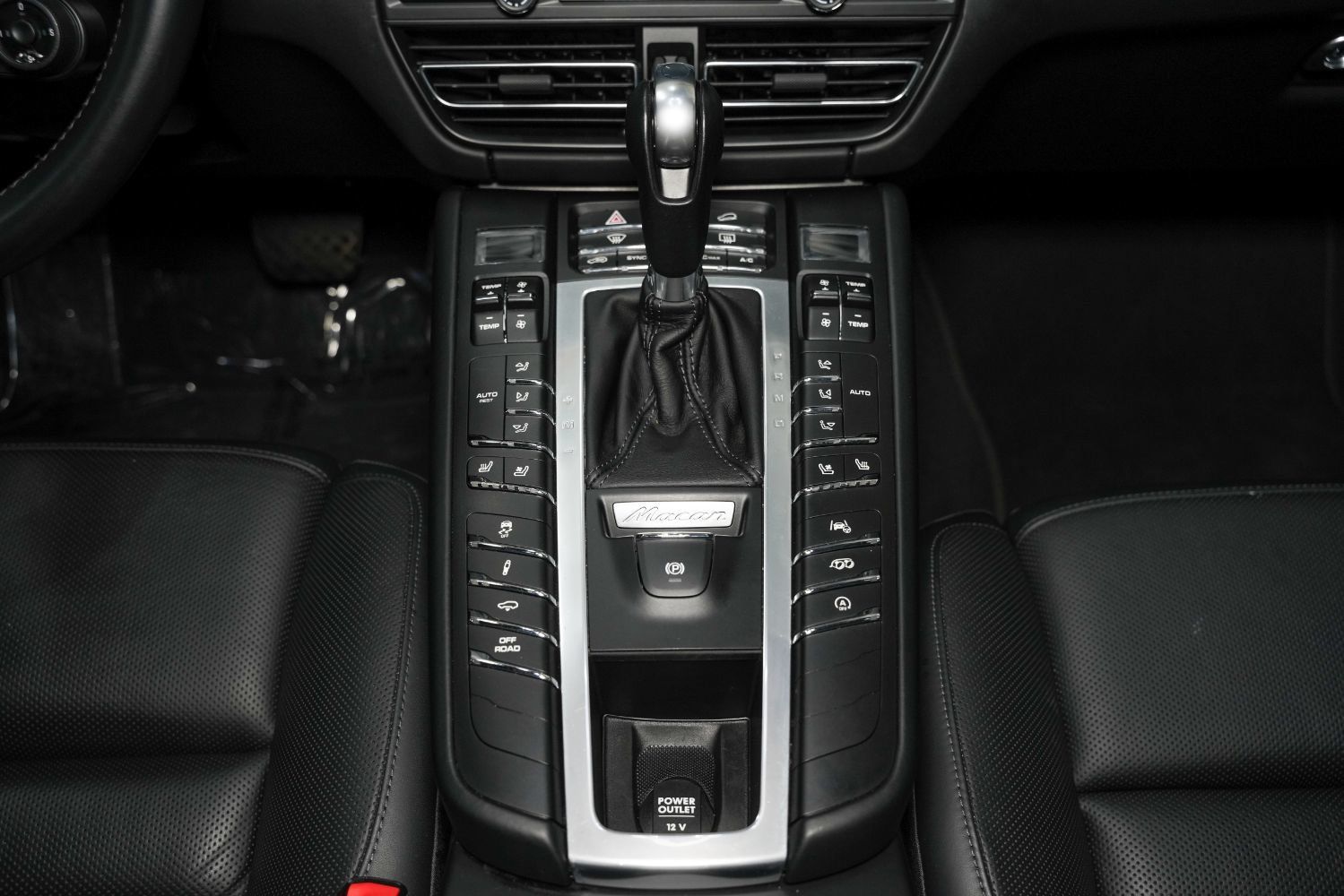 Used 2020 Porsche Macan Turbo AWD/4WD image 42