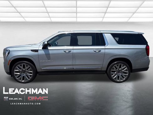 Certified 2025 GMC Yukon XL Denali Ultimate AWD/4WD image 8