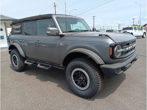 New 2024 Ford Bronco Outer Banks w/ Sasquatch Package image 1