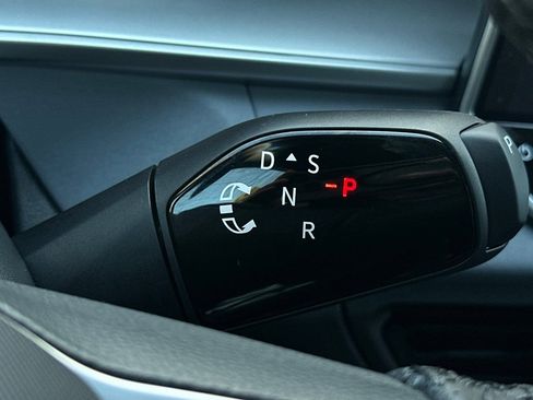 New 2026 Volkswagen Tiguan SE R-Line FWD image 19