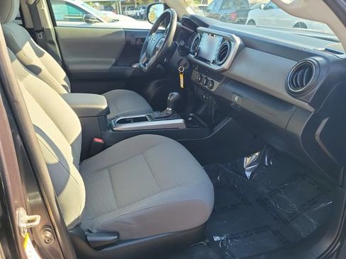 Used 2020 Toyota Tacoma SR5 RWD image 18