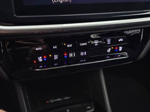 Used 2022 Chevrolet Bolt EUV Premier FWD image 28