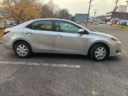 Used 2017 Toyota Corolla L image 4