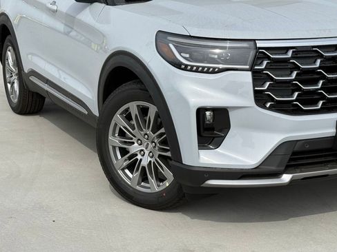 New 2026 Ford Explorer Platinum RWD image 4
