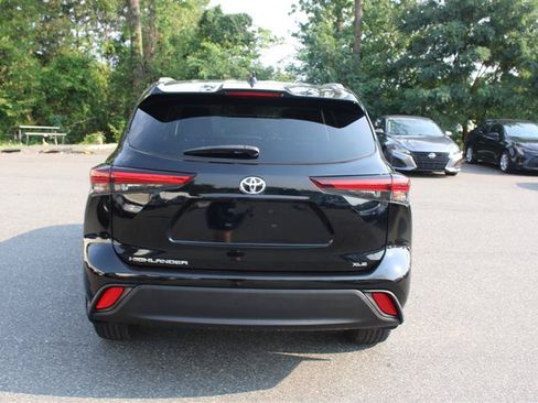 Used 2024 Toyota Highlander XLE FWD image 7