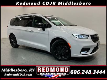 Used 2025 Chrysler Pacifica Limited