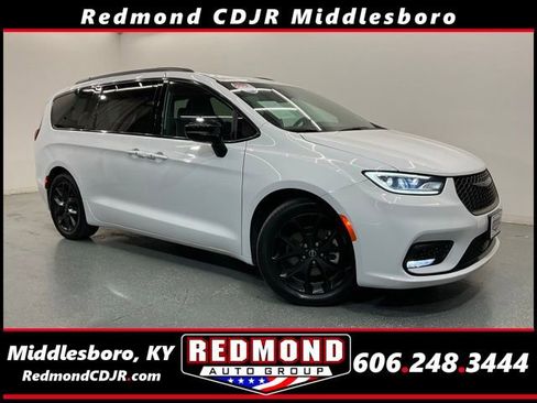 Used 2025 Chrysler Pacifica Limited FWD image 1