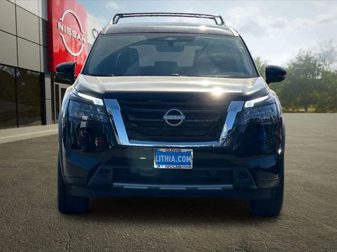 New 2025 Nissan Pathfinder SL image 11
