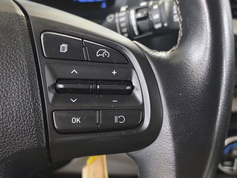 Certified 2023 Hyundai Venue SEL FWD image 30