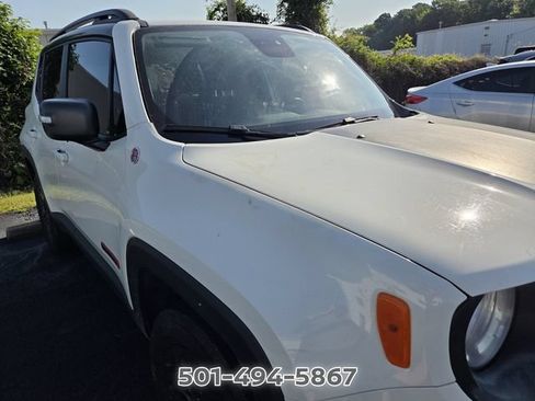 Used 2018 Jeep Renegade Trailhawk w/ UConnect 8.4 Nav Group AWD/4WD image 9