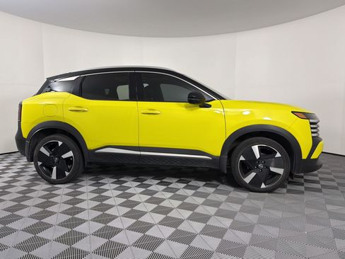 Used 2025 Nissan Kicks SR w/ SR Premium Package FWD image 8