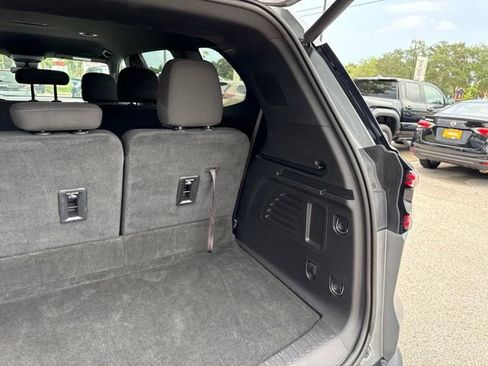 Used 2025 GMC Acadia Elevation FWD image 19