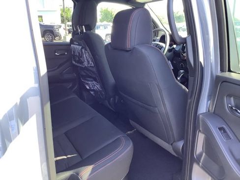 Used 2025 Nissan Frontier PRO-4X AWD/4WD image 31