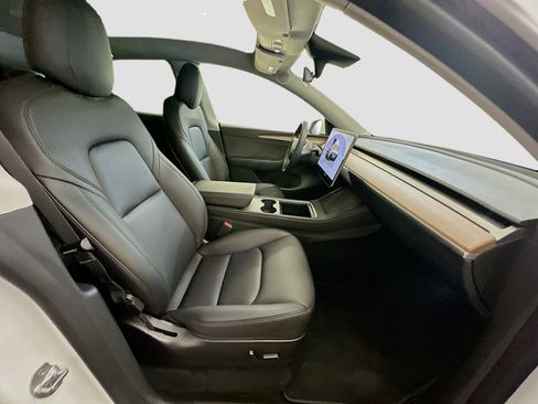 Used 2023 Tesla Model Y Long Range image 34