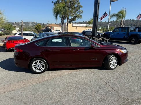 Used 2018 Ford Fusion SE FWD image 10