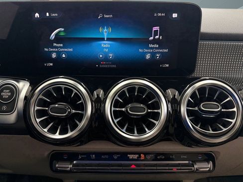 Used 2023 Mercedes-Benz GLB 250 image 31