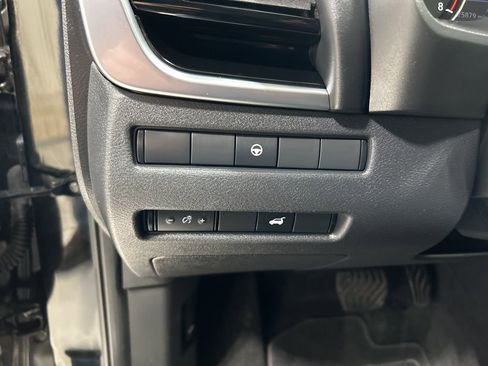 Used 2023 Nissan Rogue SL image 12