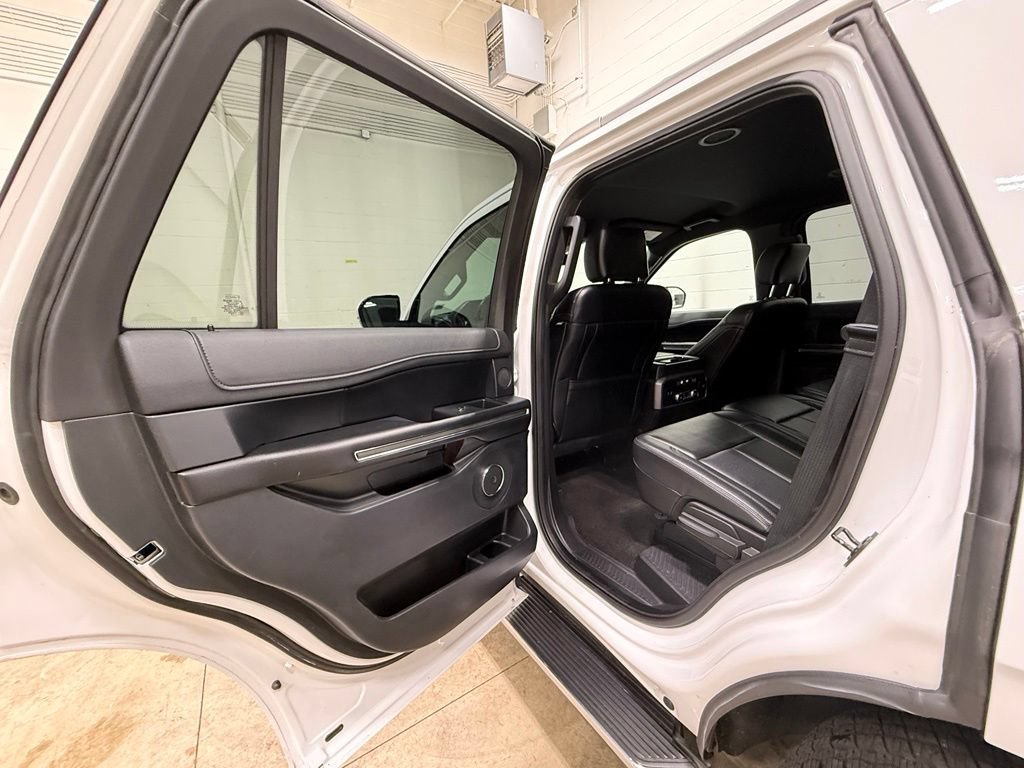 Used 2019 Ford Expedition XLT w/ Equipment Group 202A AWD/4WD image 35