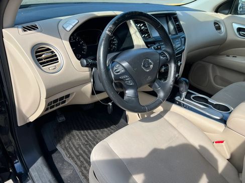 Used 2018 Nissan Pathfinder SV FWD image 16