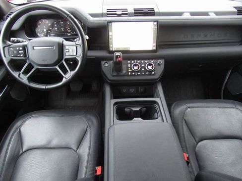 Used 2024 Land Rover Defender 130 X-Dynamic SE AWD/4WD image 33