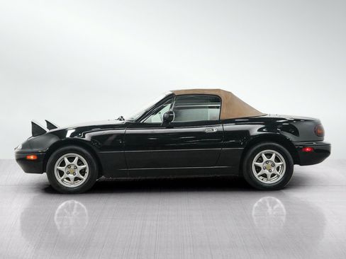Used 1997 MAZDA MX-5 Miata RWD image 2