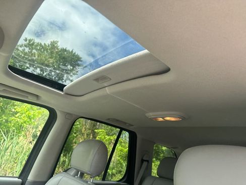 Used 2008 GMC Envoy Denali w/ Sun And 6-Disc Cd Package RWD image 12