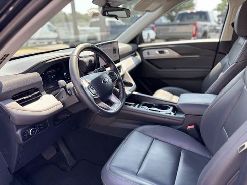 Used 2025 Ford Explorer Active w/ Active Comfort Package AWD/4WD image 8