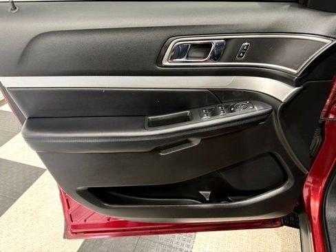 Used 2017 Ford Explorer XLT w/ Equipment Group 202A image 16
