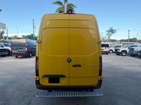 Used 2021 Mercedes-Benz Sprinter 2500 image 4