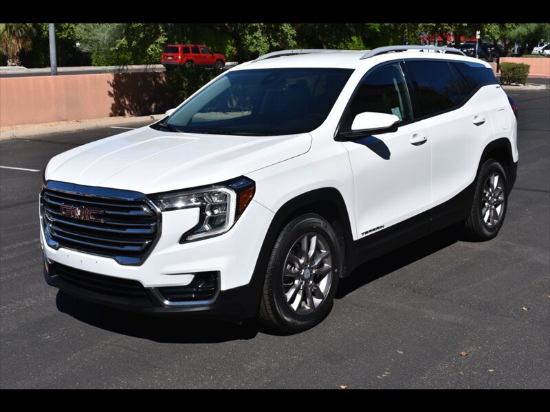 Used 2023 GMC Terrain SLT FWD image 3