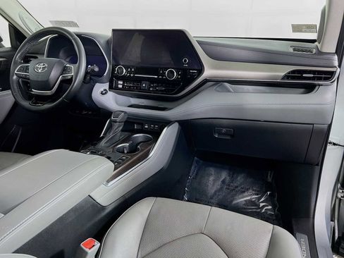 Used 2023 Toyota Highlander Limited AWD/4WD image 31