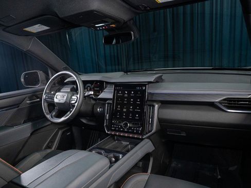 Used 2024 GMC Acadia AT4 w/ Luxury Package image 4