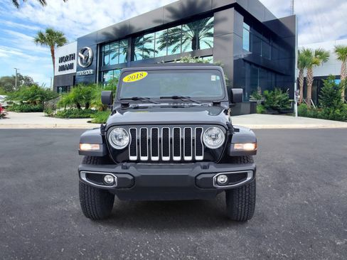Used 2018 Jeep Wrangler Unlimited Sahara image 2