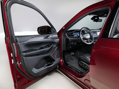 Used 2022 Jeep Grand Cherokee Overland w/ Luxury Tech Group IV image 27