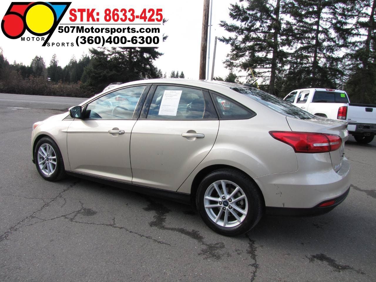 Used 2018 Ford Focus SE w/ Cold Weather Package FWD image 7
