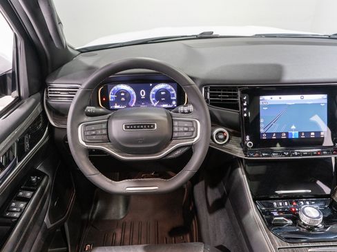 Used 2022 Jeep Wagoneer Series II w/ Premium Group I AWD/4WD image 11