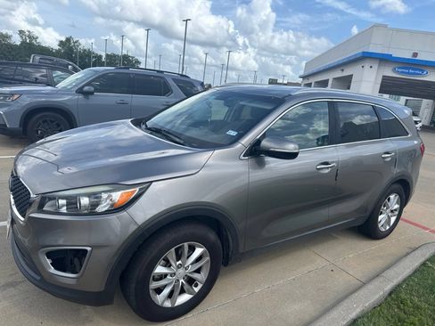 Used 2017 Kia Sorento FWD w/ LX Convenience Package image 1